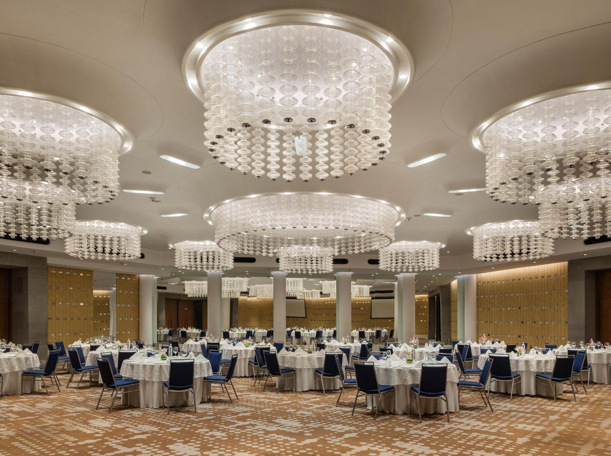 Avasa Hotel Хайдарабад Экстерьер фото